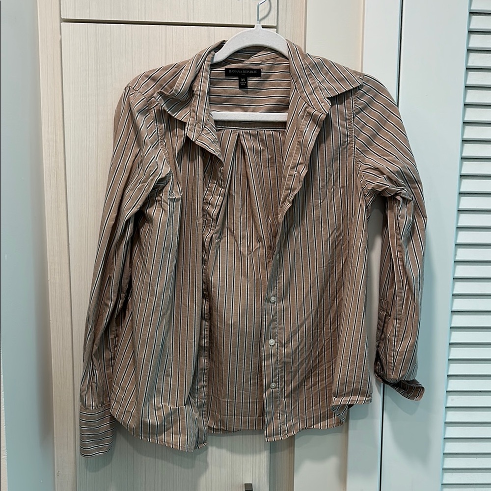 Banana Republic New Classic Camel Cotton shirt